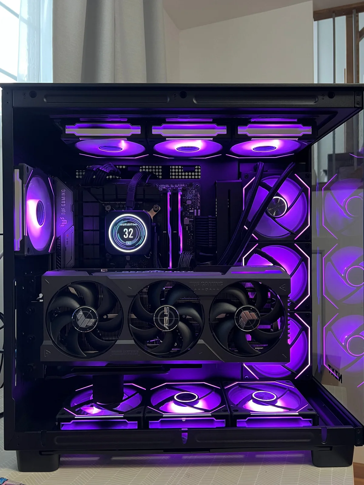 Gaming Zone Level 5 - Gaming Computer (Intel Ultra 9 285K Processor, NVIDIA GeForce RTX™ 5090)